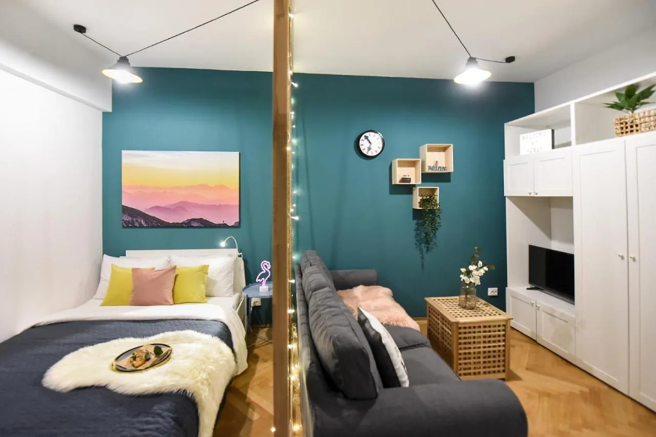 All U Need Is Love - Homey Central Studio 부쿠레슈티